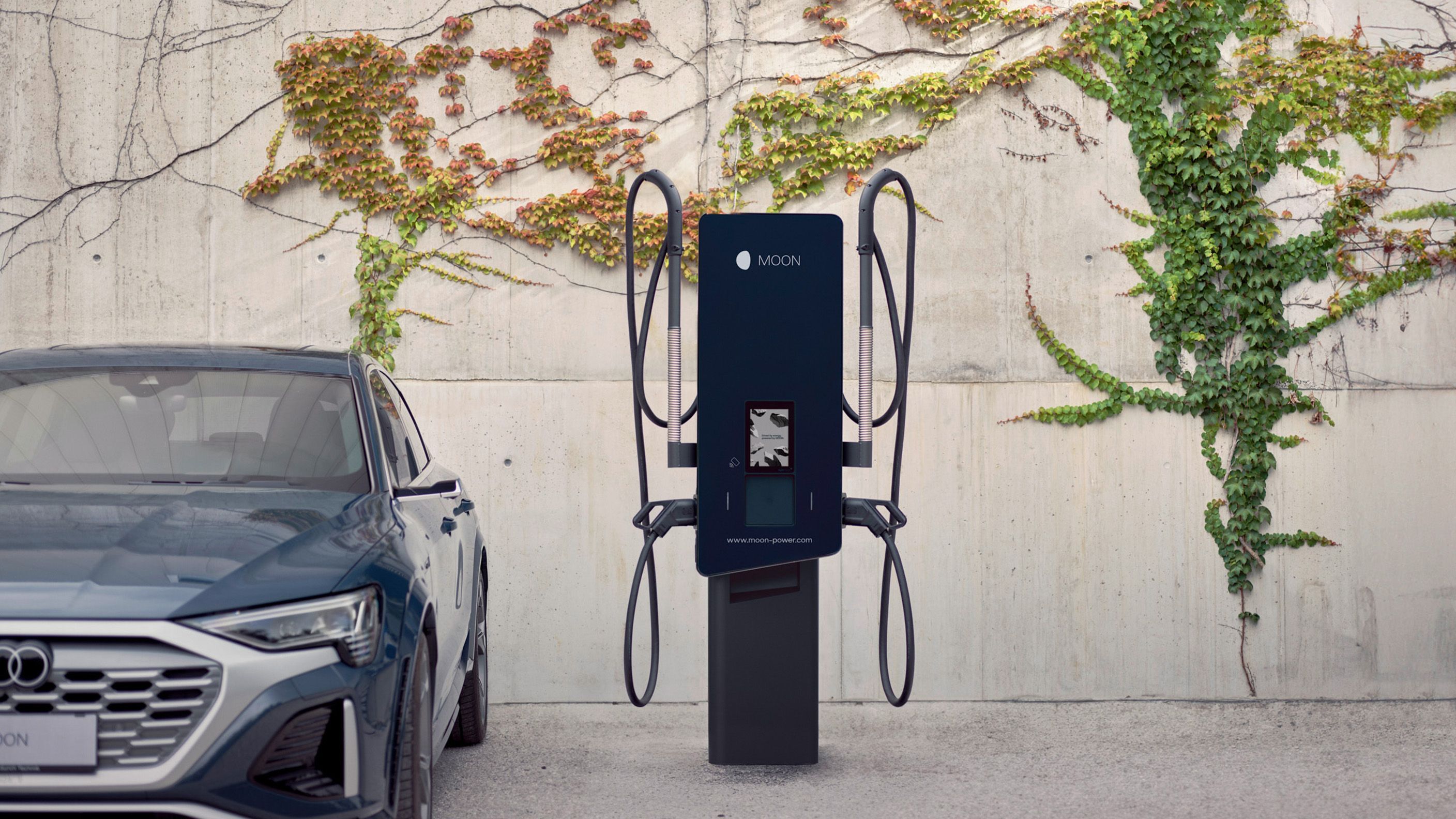 Punionica pored automobila