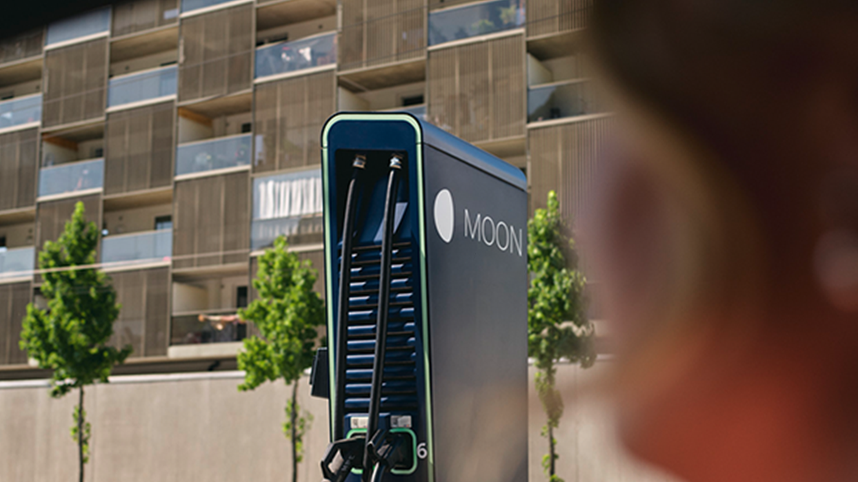 Punionica ispred ulice