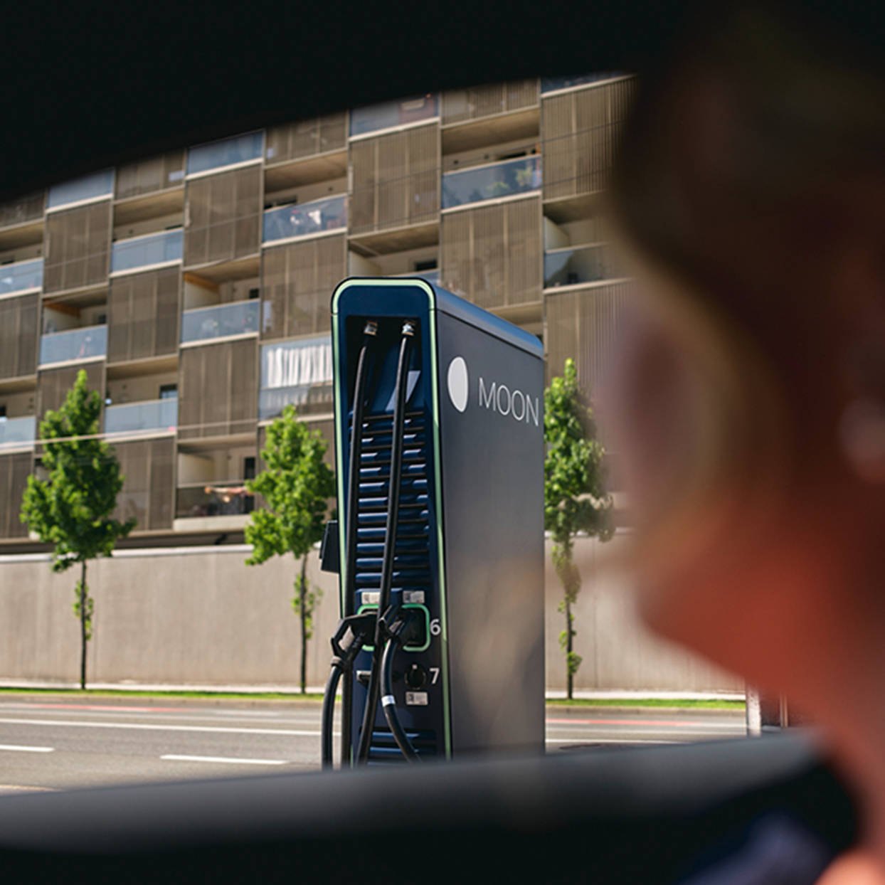 Punionica ispred ulice