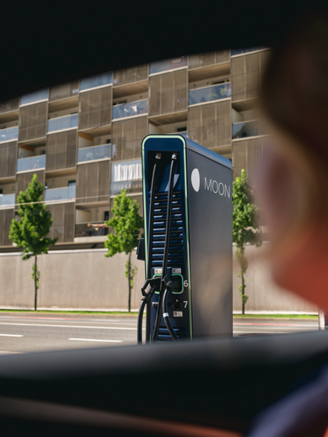 Punionica ispred ulice