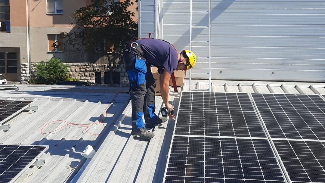 Man installs PV system on a roof